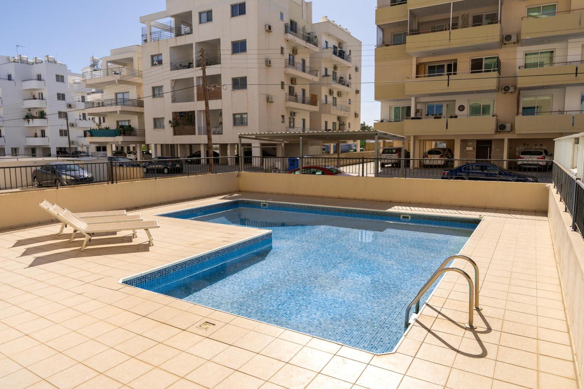 Boris Mackenzie 2 Bedroom Flat with Pool Larnaca Buitenkant foto