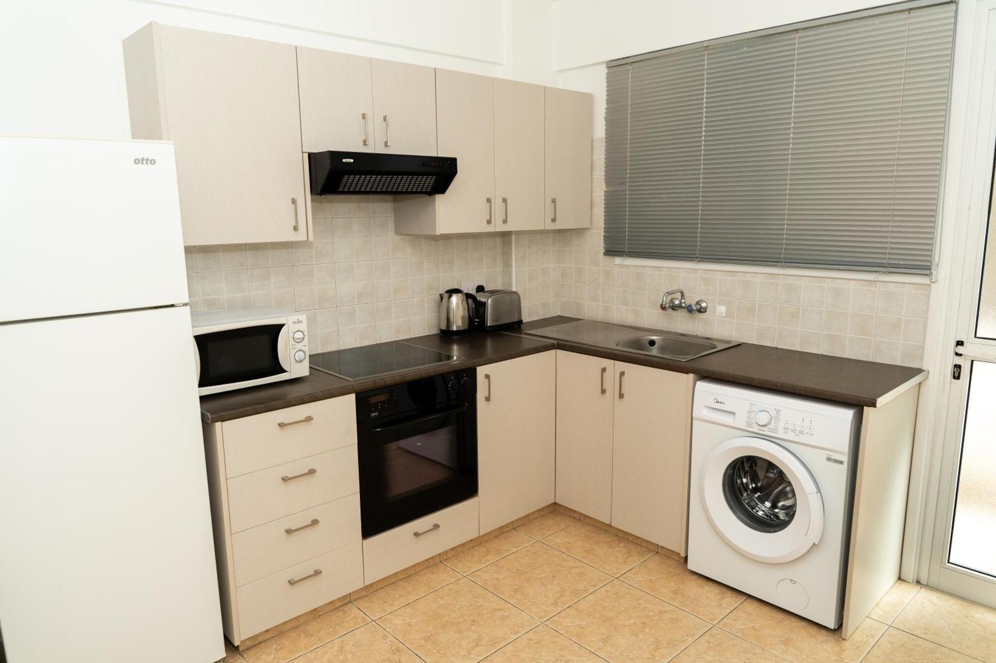 Boris Mackenzie 2 Bedroom Flat with Pool Larnaca Buitenkant foto